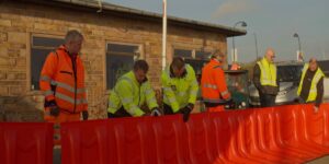 Connecting together the EasyWall temporary water diversion barriers